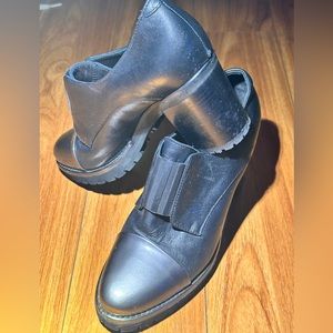 Excellent condition, Woman’s Italian Luca Grossi heeled leather boots. size 38